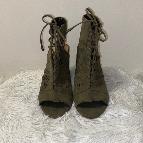 Dark green lace up heel size 7.5 - Picture 5 of 6